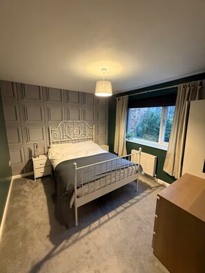 5 bedrooms, iron/ironing board, Internet, bed sheets - Fantastic 5-bedroom in Morley, Leeds perfect for large groups
Games room (Morley)