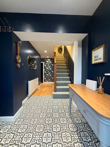 Fantastic 5-bedroom in Morley, Leeds perfect for large groups
Games room