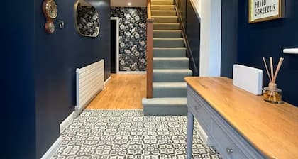 Fantastic 5-bedroom in Morley, Leeds perfect for large groups
Games room