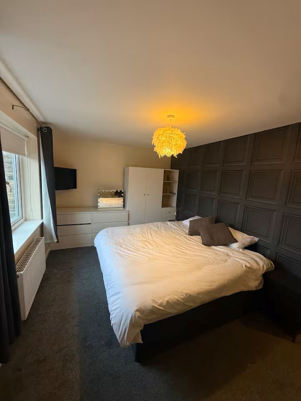 5 bedrooms, iron/ironing board, internet, bed sheets