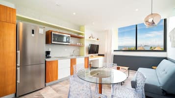 Apartamento luxo, sacada, vista para a praia | Parte interna