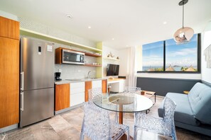 Apartamento luxo, sacada, vista para a praia | Parte interna