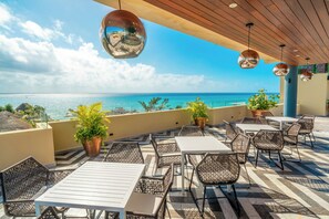 Outdoor dining - 2 BR Condo - Rooftop w Ocean View Joya 2 (Playa del Carmen)