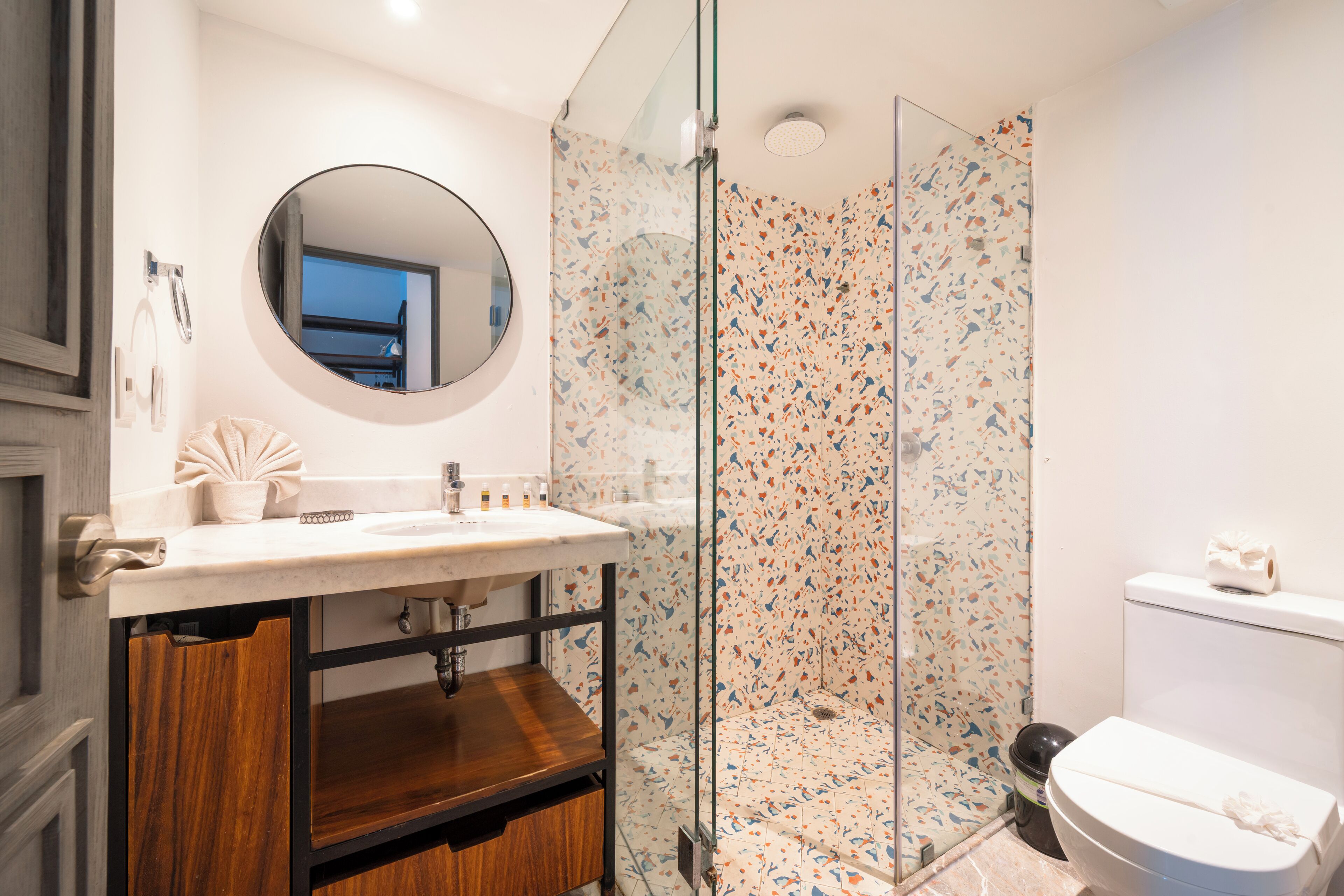 Deluxe Apartment, Balcony, Beach View | Bathroom