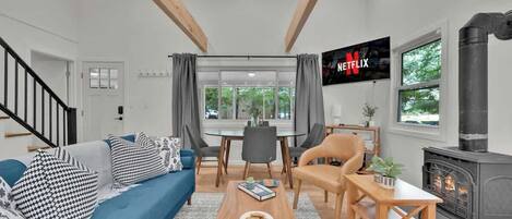 TV, peis og kontorer