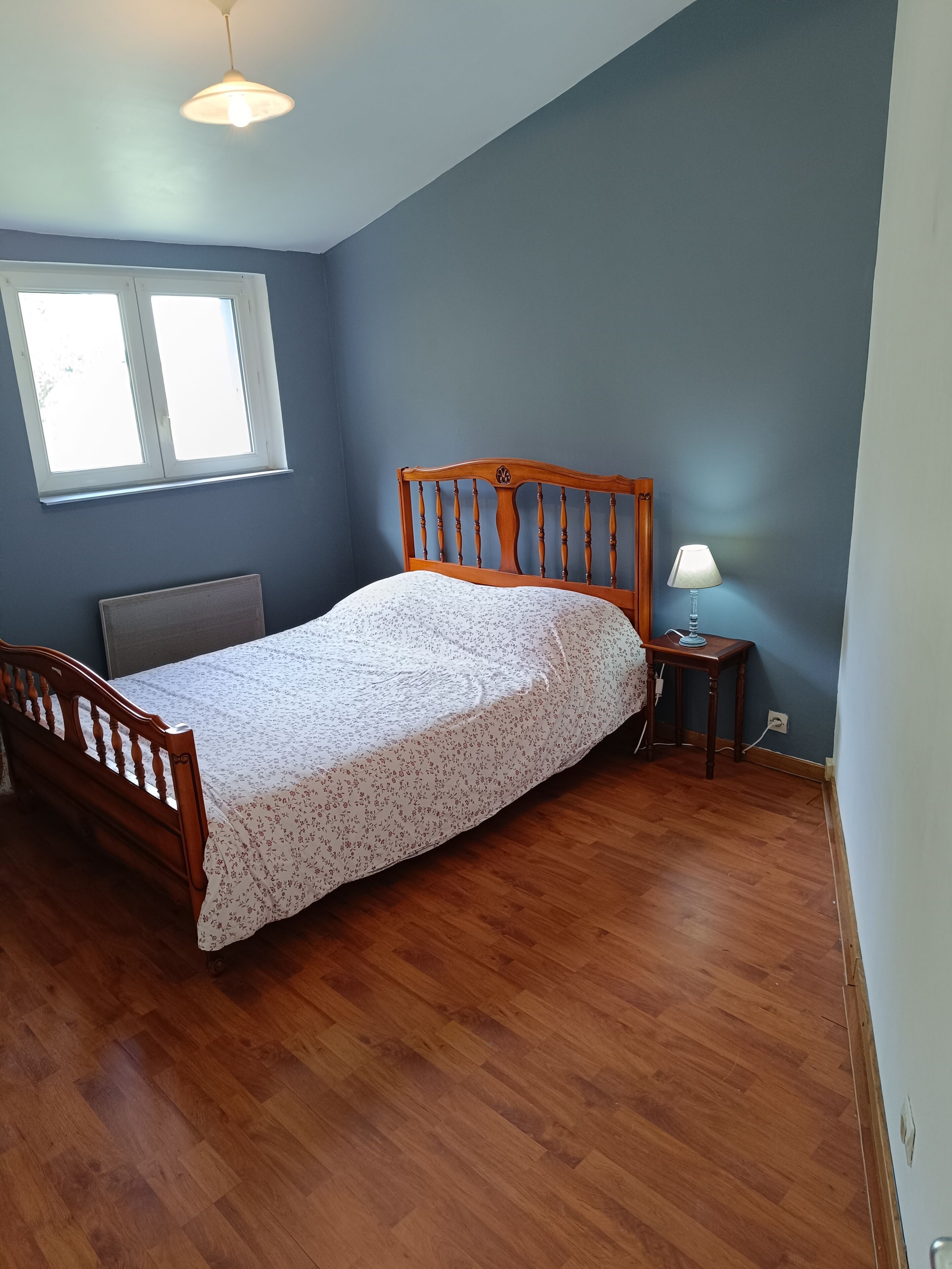 Fer et planche à repasser, accès Internet, draps fournis