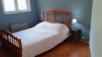 Fer et planche à repasser, accès Internet, draps fournis