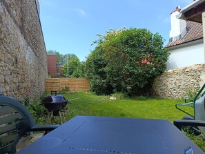 Outdoor dining - Located 2 km from Wimereux's first beach. Pets welcome! (Wimille)