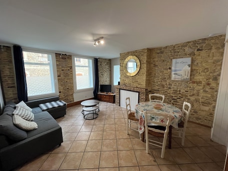 Living area. Located 2 km from Wimereux's first beach. Pets welcome!