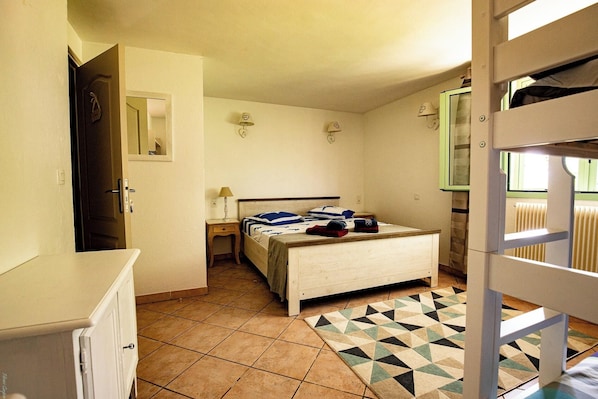 2 chambres, accĂšs Internet, draps fournis