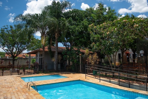 Apto com Piscina Garagem e Ar Cond no Jardim Zara