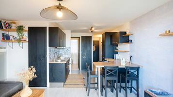 Refrigerador, microondas, horno, placa de cocina