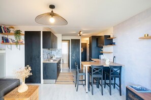 雪櫃、微波爐、焗爐、爐具