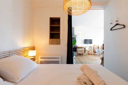Apartment "By the Ocean" with Shared Pool