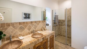 Hair dryer, towels - Villa de Luxo Tucci em Boliqueime by LovelyStay (Boliqueime)