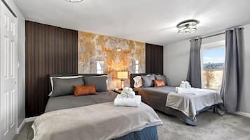 4 bedrooms, desk, iron/ironing board, free WiFi