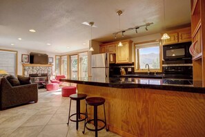 Paper towels - Ski~in~Ski~out~Tyra Aspen~2 Bd/2 Ba~Hot Tubs! (Breckenridge)