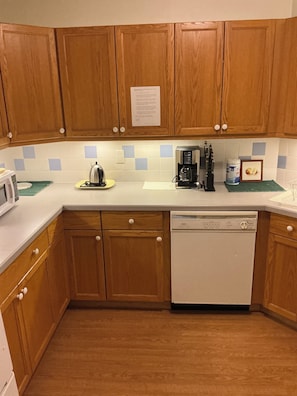 Private kitchen - Beautiful 3-bedroom duplex with AC in East Wenatchee.Near to tourist locations. (East Wenatchee)