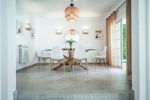 Dining - Zen Balaia - Four Bedroom Villa, Sleeps 8 (Olhos de Água)