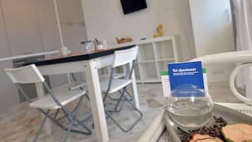 Studio, Partial Sea View | Dining