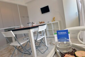 Studio, Partial Sea View | Dining - Tizi Apartments Corso (Maiori)