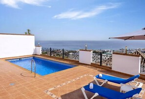 Pool - Holiday Home 'Villa Brisas Del Mar' with Sea View, Wi-Fi and Air Conditioning (Torrox)