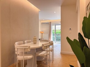 Dining - Elegant Living in Glyfada Center (Glifada)