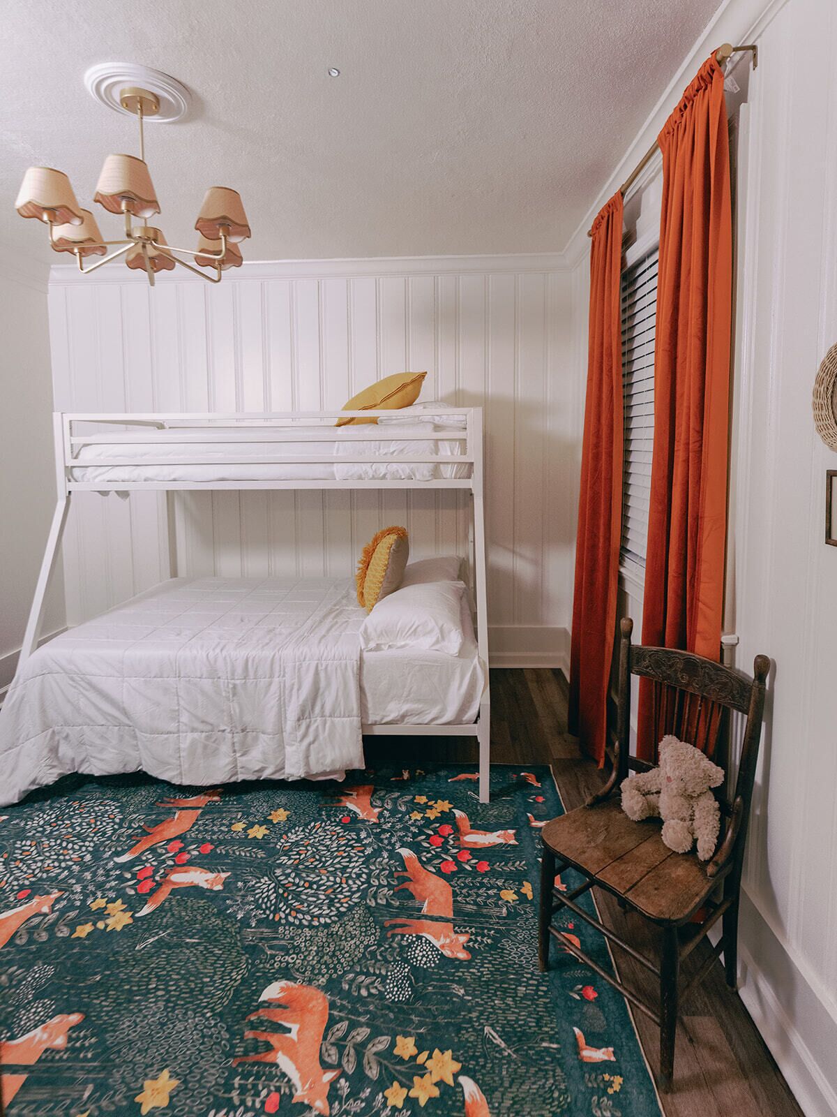 Iron/ironing board, travel crib, free WiFi, bed sheets