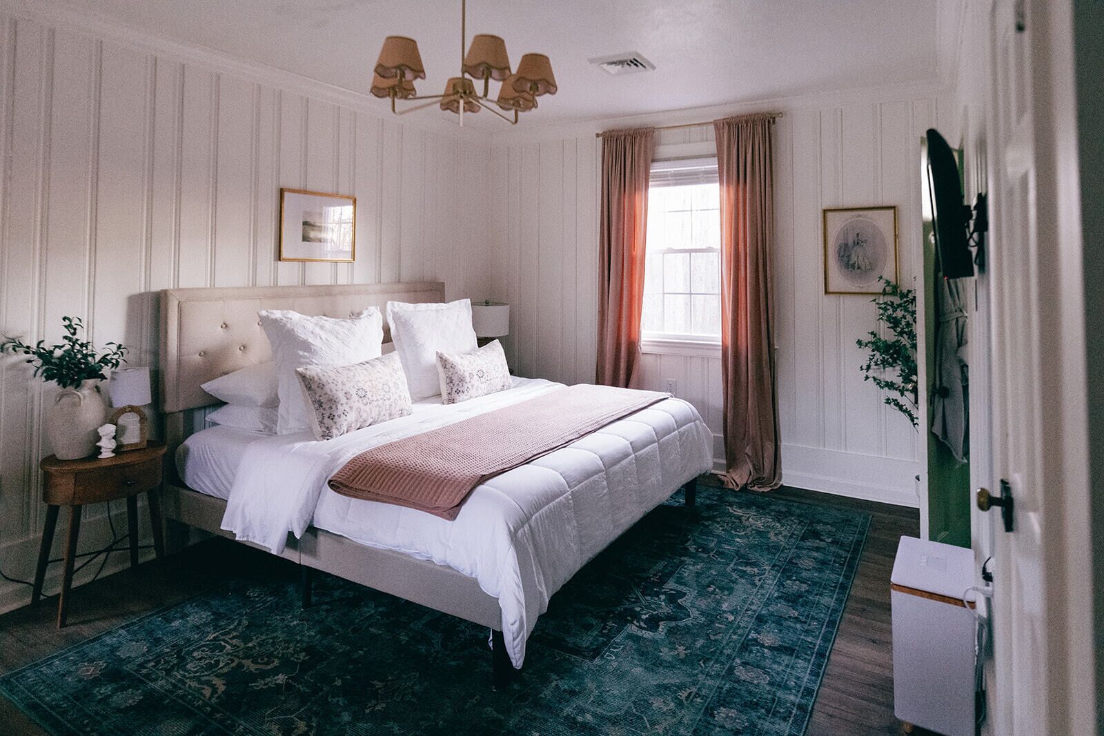 Bügeleisen/Bügelbrett, Reisekinderbett, kostenloses WLAN, Bettwäsche