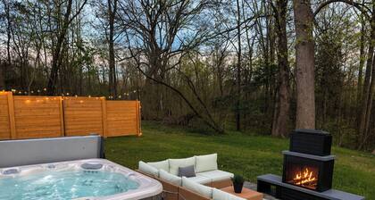 Fern and Forest-Restored 1960s Motel, Luxe 3 Bedroom Suite, Woodland Retreat