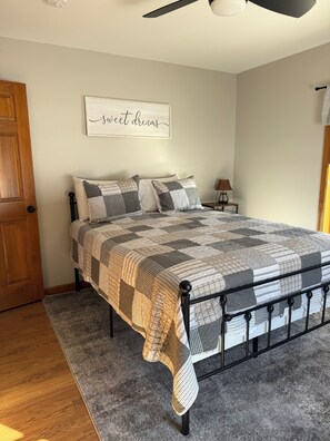 3 chambres, fer et planche à repasser, accès au Wi-Fi (inclus)