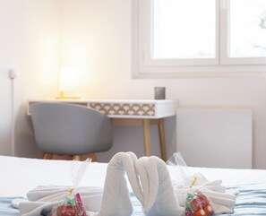 Silitysrauta/-lauta, Wi-Fi, vuodevaatteet