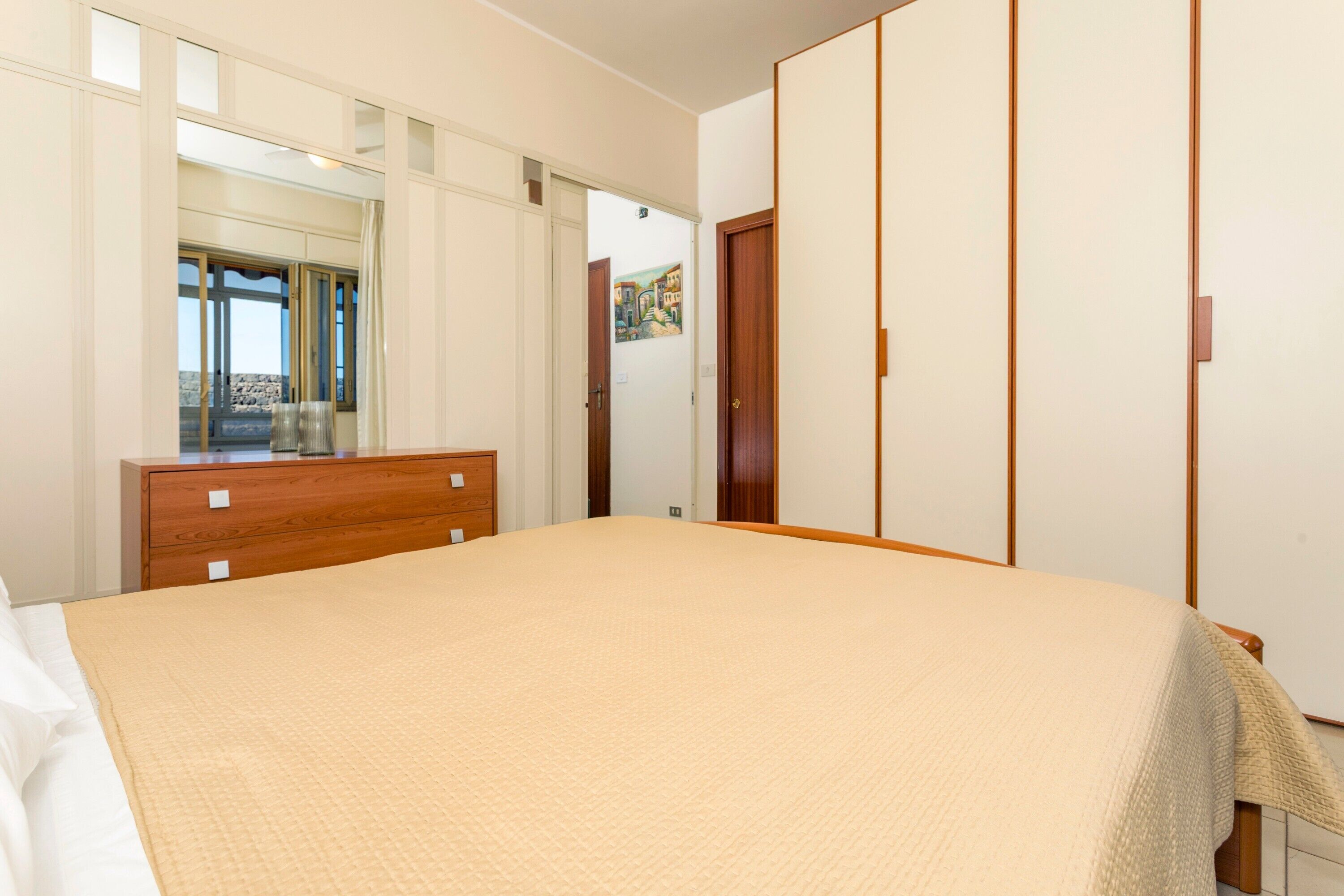 2 slaapkamers, een strijkplank/strijkijzer, beddengoed