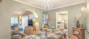 Hillside House in Henley