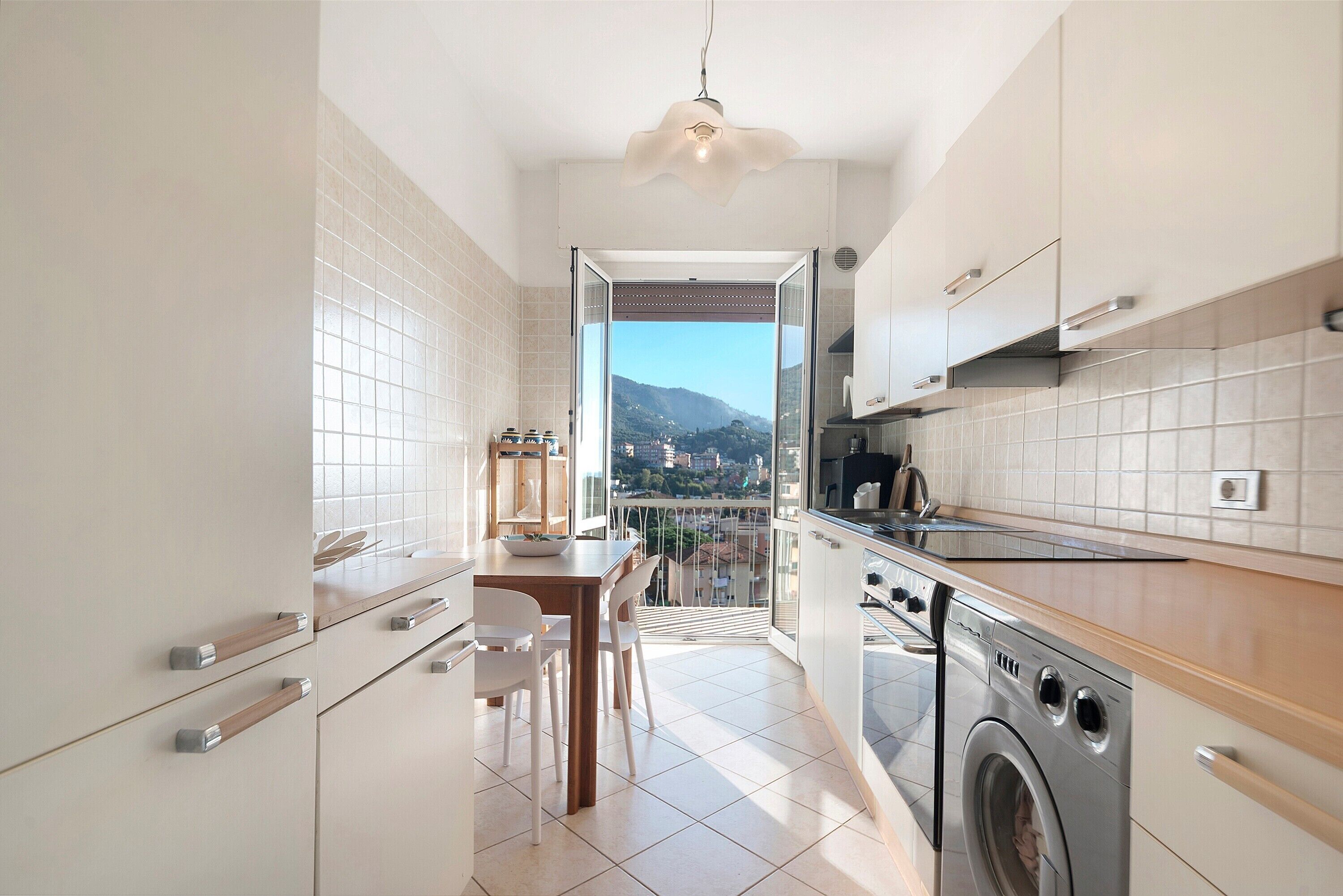 Fridge, oven, stovetop, electric kettle