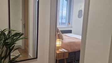 2 bedrooms, iron/ironing board, free WiFi