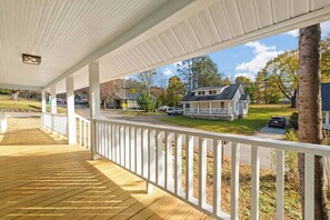 Property grounds - Downtown Boone / 30+ Nights / 4BR Home (Boone)