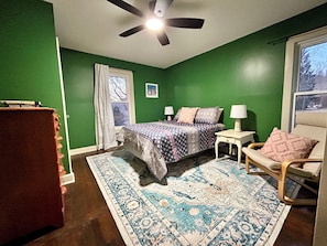 4 bedrooms, iron/ironing board, WiFi, bed sheets - Downtown Boone / 30+ Nights / 4BR Home (Boone)