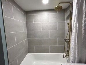 Shower, towels, toilet paper - Downtown Boone / 30+ Nights / 4BR Home (Boone)