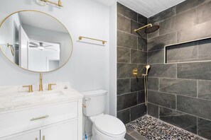 Shower, towels, toilet paper - Downtown Boone / 30+ Nights / 4BR Home (Boone)