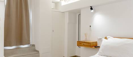 WiFi (無料)、ベッドシーツ