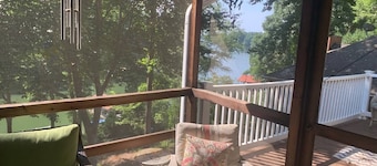 "THE LAKE ESCAPE" Fantastic 6/BR/4BA Right on the water!!