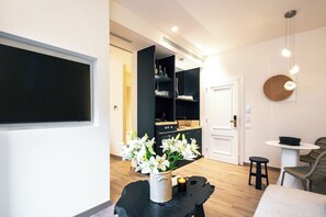 Interior - Sea path I luxury suite, 4 min from  beach and 10 min from ancient venitian port (Chania)