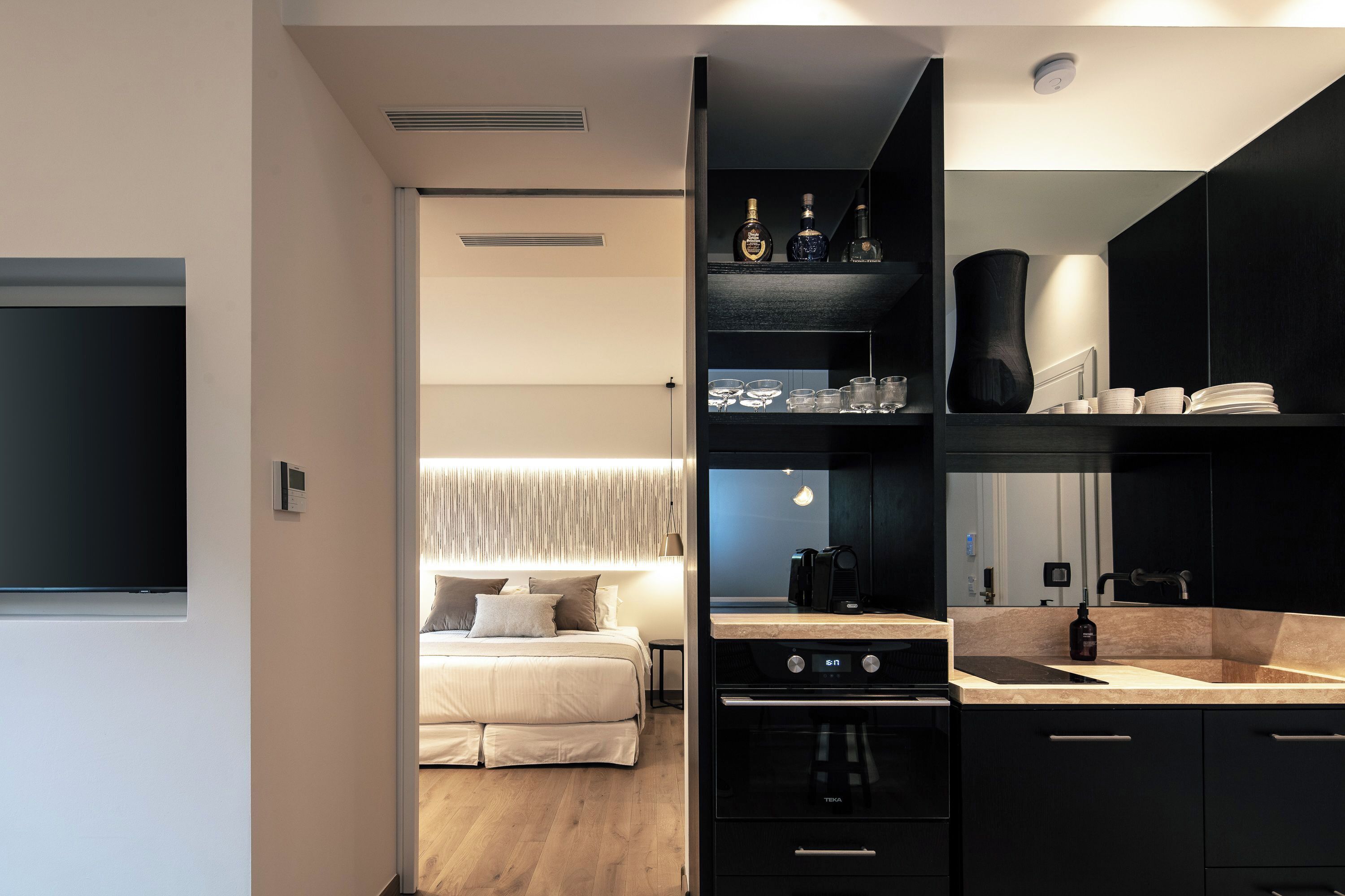 1 chambre, coffres-forts dans les chambres, fer et planche à repasser