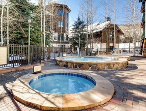 Pool - Charming 2-bedroom 2- Bathroom Ski in/out apartment in Beaver Creek. (Beaver Creek)