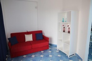 Family Villa, Multiple Bedrooms (Villa Fortunata) | Living area | 21-inch flat-screen TV with cable channels - Villa Fortunata (Terracina)