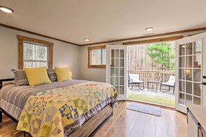 Iron/ironing board, WiFi, bed sheets - Cozy Cabin tucked among the trees! Close 2 Lake Lure/Chimney Rock/Hendersonville (Hendersonville)