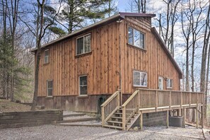 Exterior - Cozy Cabin tucked among the trees! Close 2 Lake Lure/Chimney Rock/Hendersonville (Hendersonville)