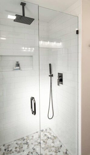 Shower, hair dryer, towels, soap - Cape Cod Home w/ Hot Tub & Fire Pit (Barnstable)