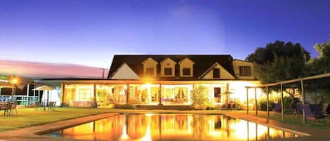 Economy-Doppel- oder -Zweibettzimmer, Gartenblick | Terrasse/Patio